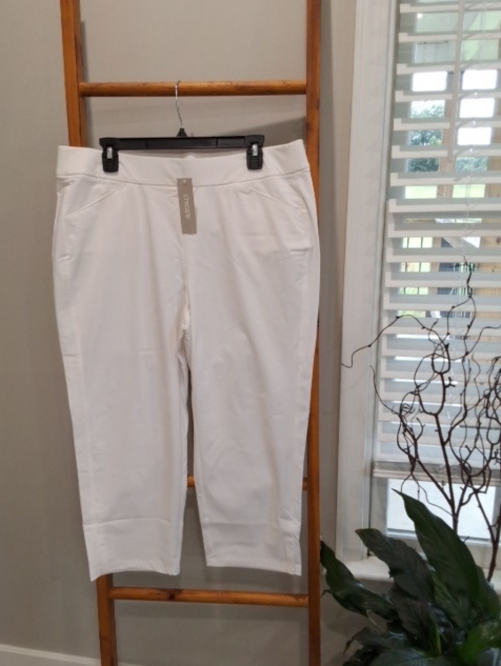 Chico's White Stretch Crop Pants